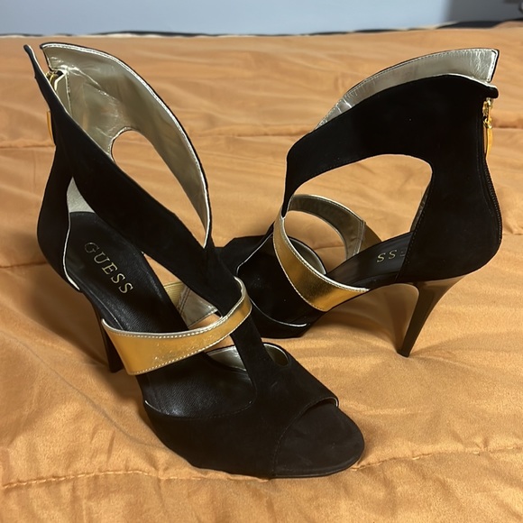 Guess Black Suede Metallic Gold GWPAINTER Shoes Size 8M - Picture 4 of 8